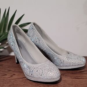 🦄🦄Silver Slipper Crystal Embellished Stiletto Heels NEW Condition Womens 8